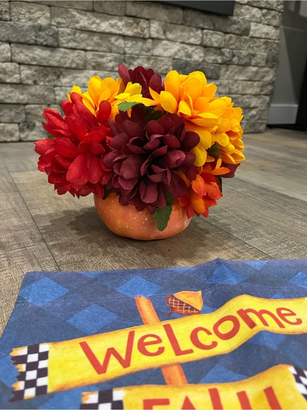 Welcome Fall Decorative Garden Flags - w/pumpkin shaped floral Pots GUC